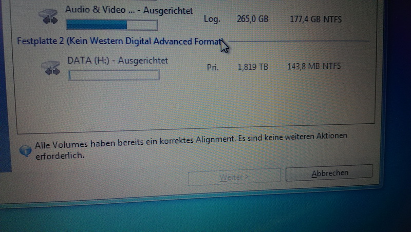 zuerst die Datenplatte eingehängt - kein Advanced Format? Der WHS (V1) hat sie aber eben erst formatiert...