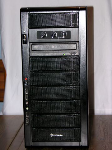 Die Lüftersteuerung ist nur für die Frontlüfter zur Festplattenkühlung, CPU u. hintere Gehäuselüftung werden durch das Mainboard effizient gesteuert.