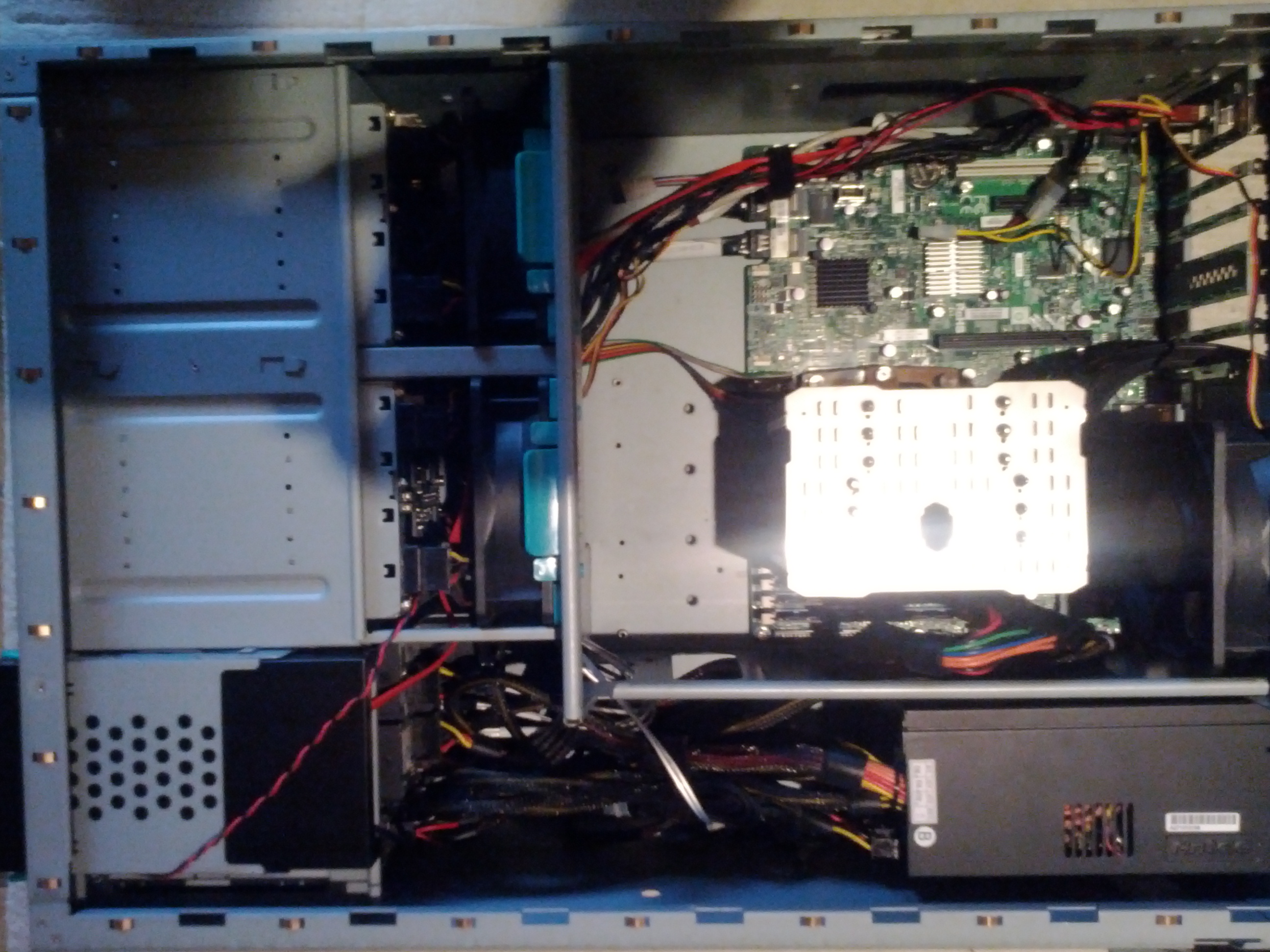 Chenbro_SR107_mit_Hardware_1.jpg