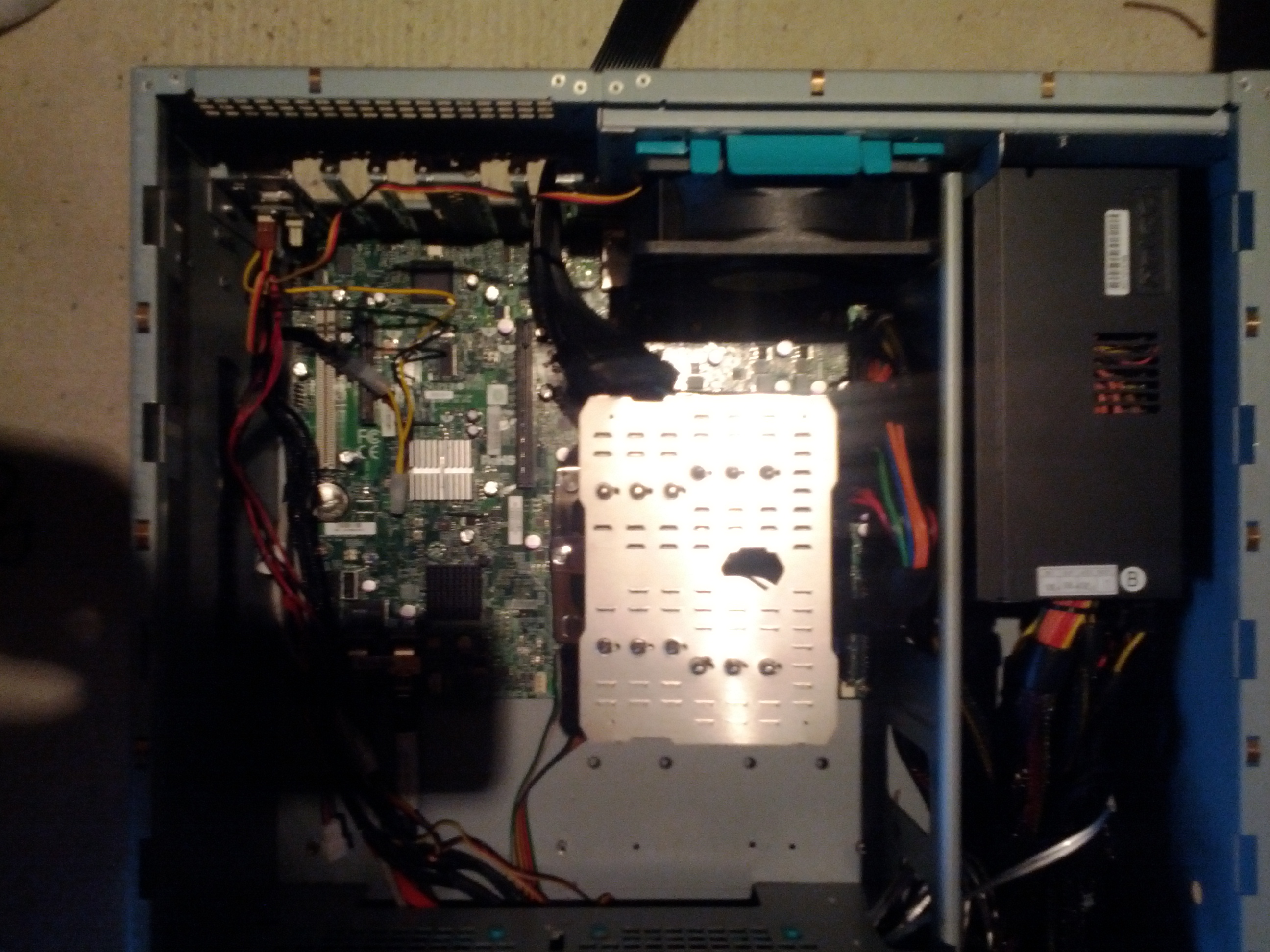 Chenbro_SR107_mit_Hardware_2.jpg